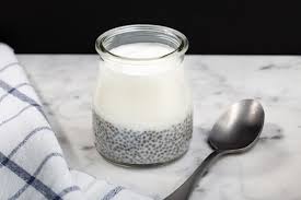 Yogur con chía para el desayuno: la combinación ideal para regular tu cuerpo